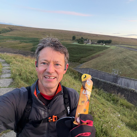 Man on a running trail with Veloforte Limon Energy Gel