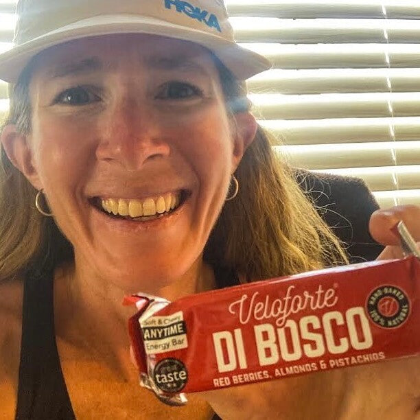 World Champion Ultra-Runner Camille Herron holding up a Veloforte Energy Bar